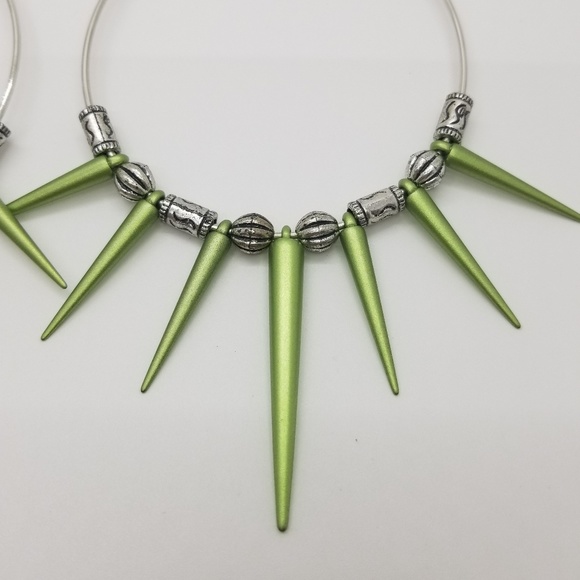 Silver and green spike earrings - Picture 4 of 5
